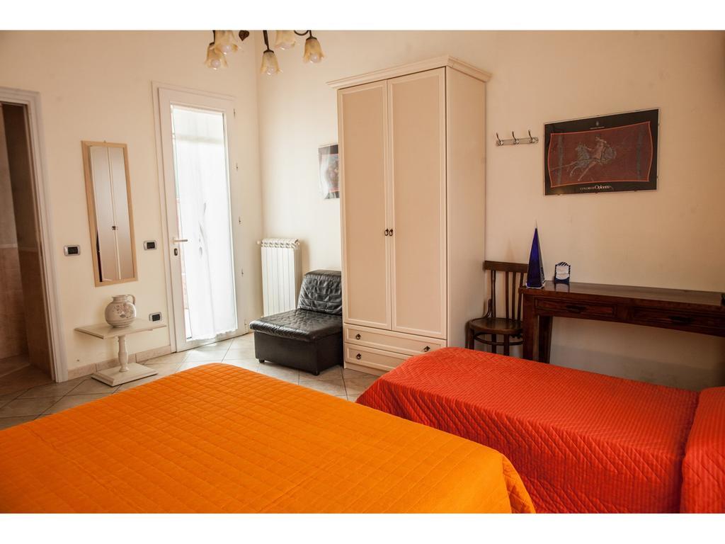 Casa Vacanze Il Gatto Rosso 泰卡斯 客房 照片